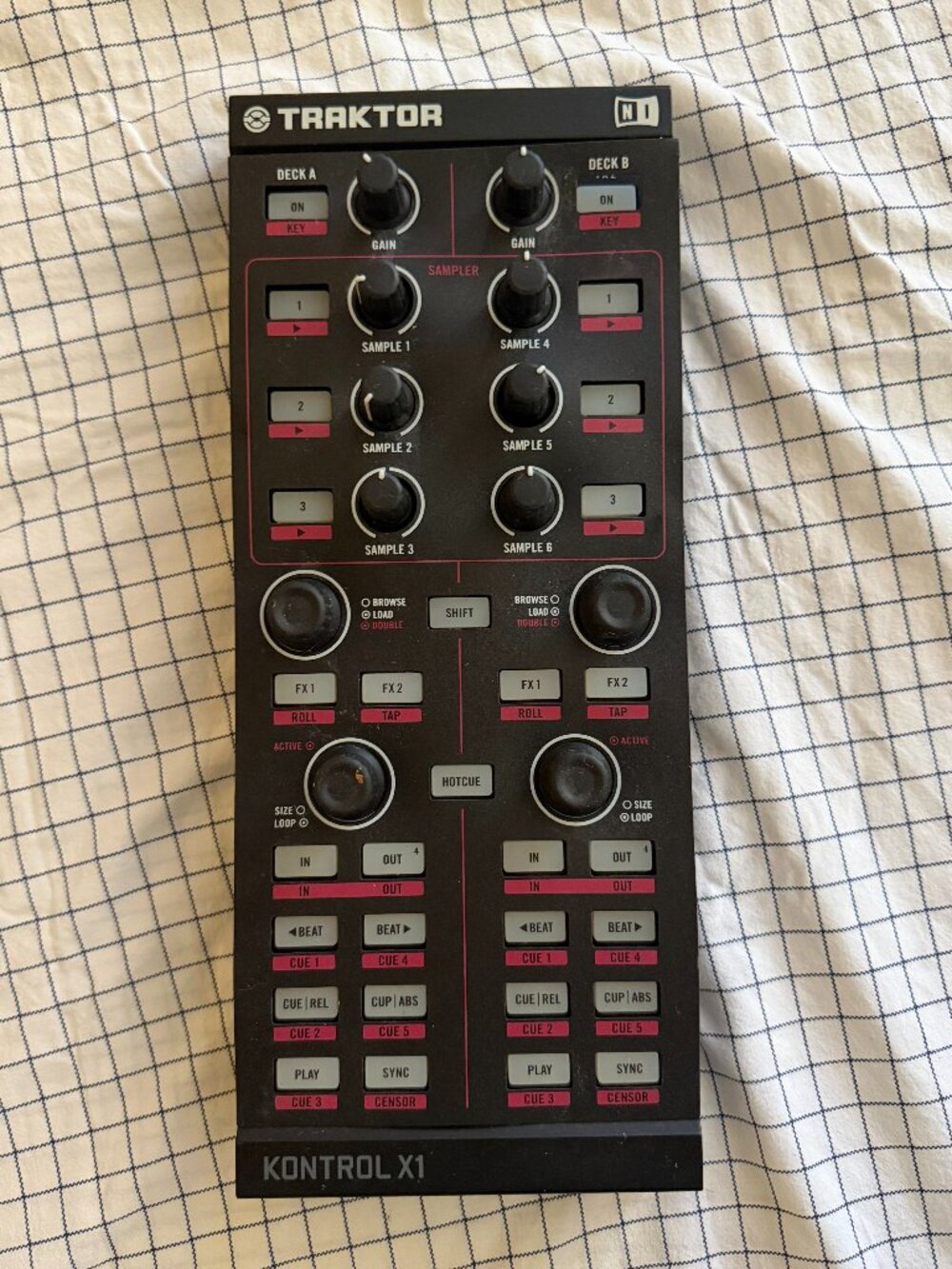 Native Instruments Traktor Kontrol X1 DJ Controller w/ Cover sheet - WORKING